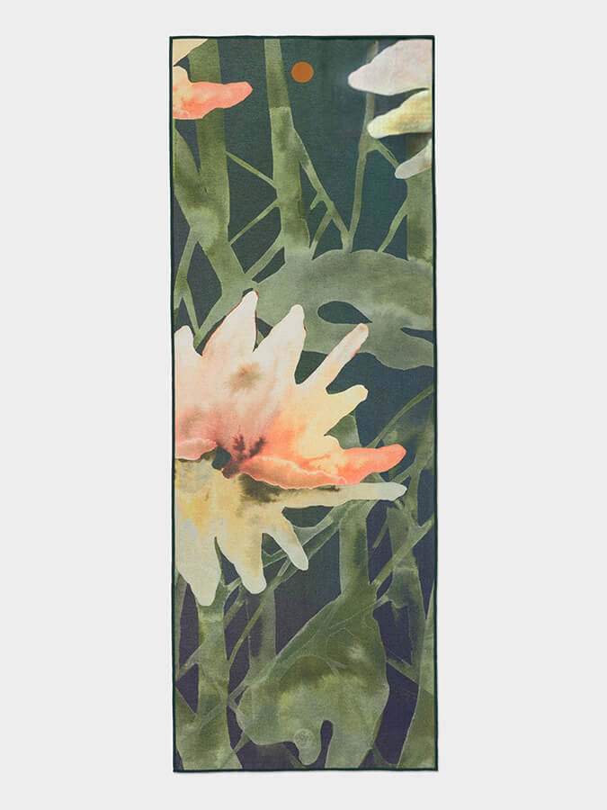 Manduka Yogitoes Mat Size rSKIDLESS Yoga Towels 71'' - Lily Pads